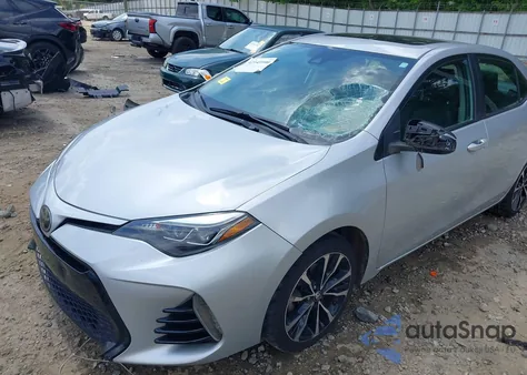 2018 Toyota Corolla Se z USA, uszkodzony, nr VIN 5YFBURHEXJP776824